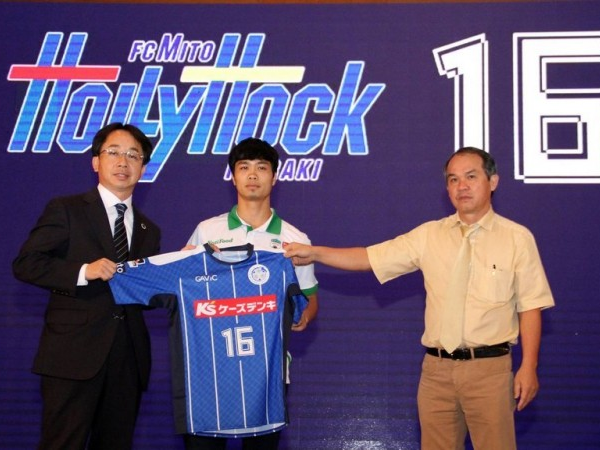 Công Phượng chính thức ký hợp đồng với Mito Hollylock