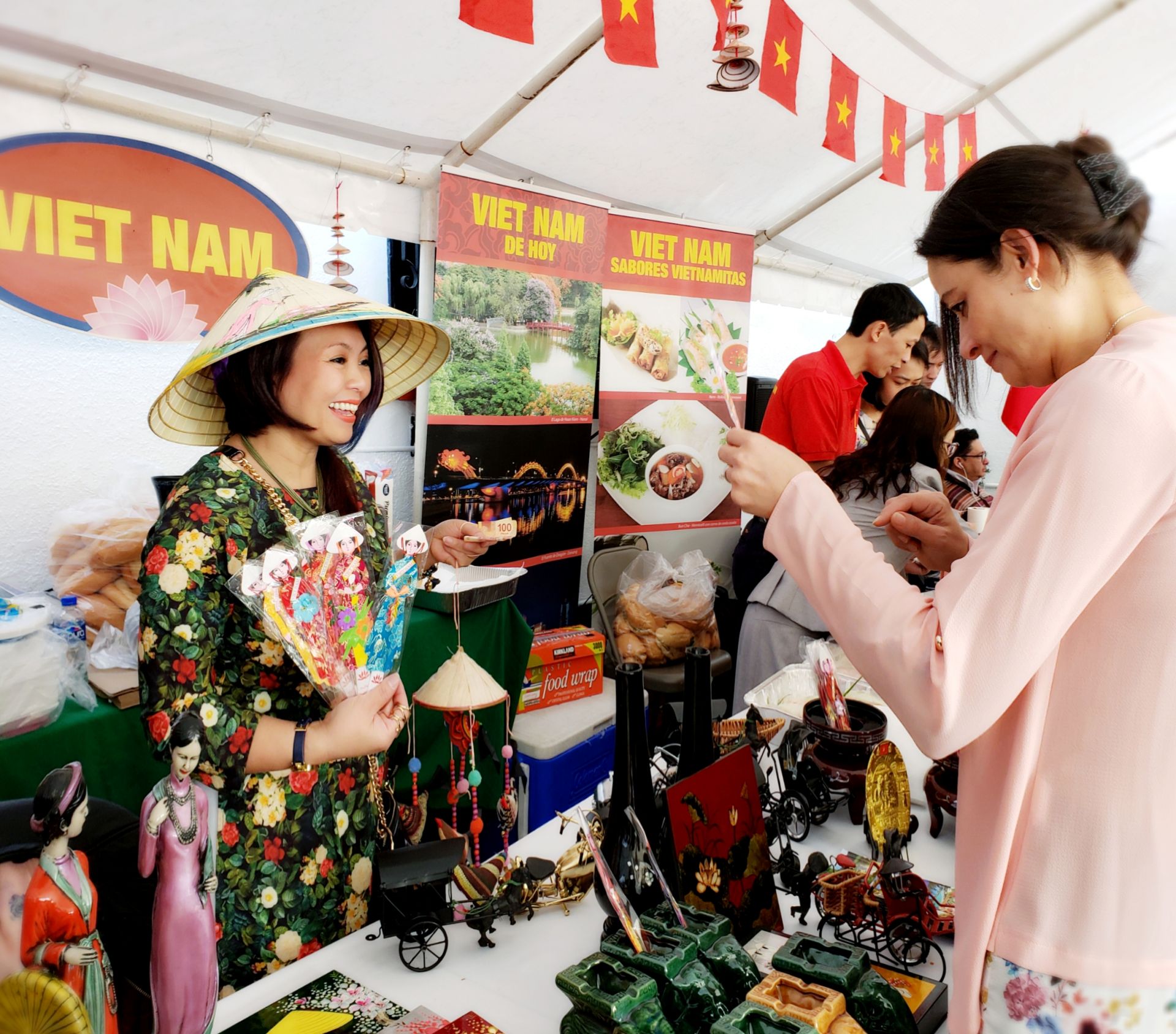 Ủy ban ASEAN tại Mexico tổ chức Hội chợ Bazaar quảng bá văn hóa uy ban asean tai mexico to chuc hoi cho bazaar quang ba van hoa