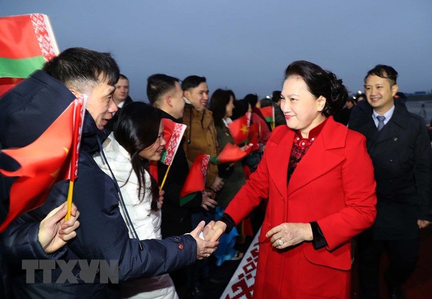 Chủ tịch Quốc hội đến Thủ đô Minsk, bắt đầu thăm chính thức Cộng hòa Belarus