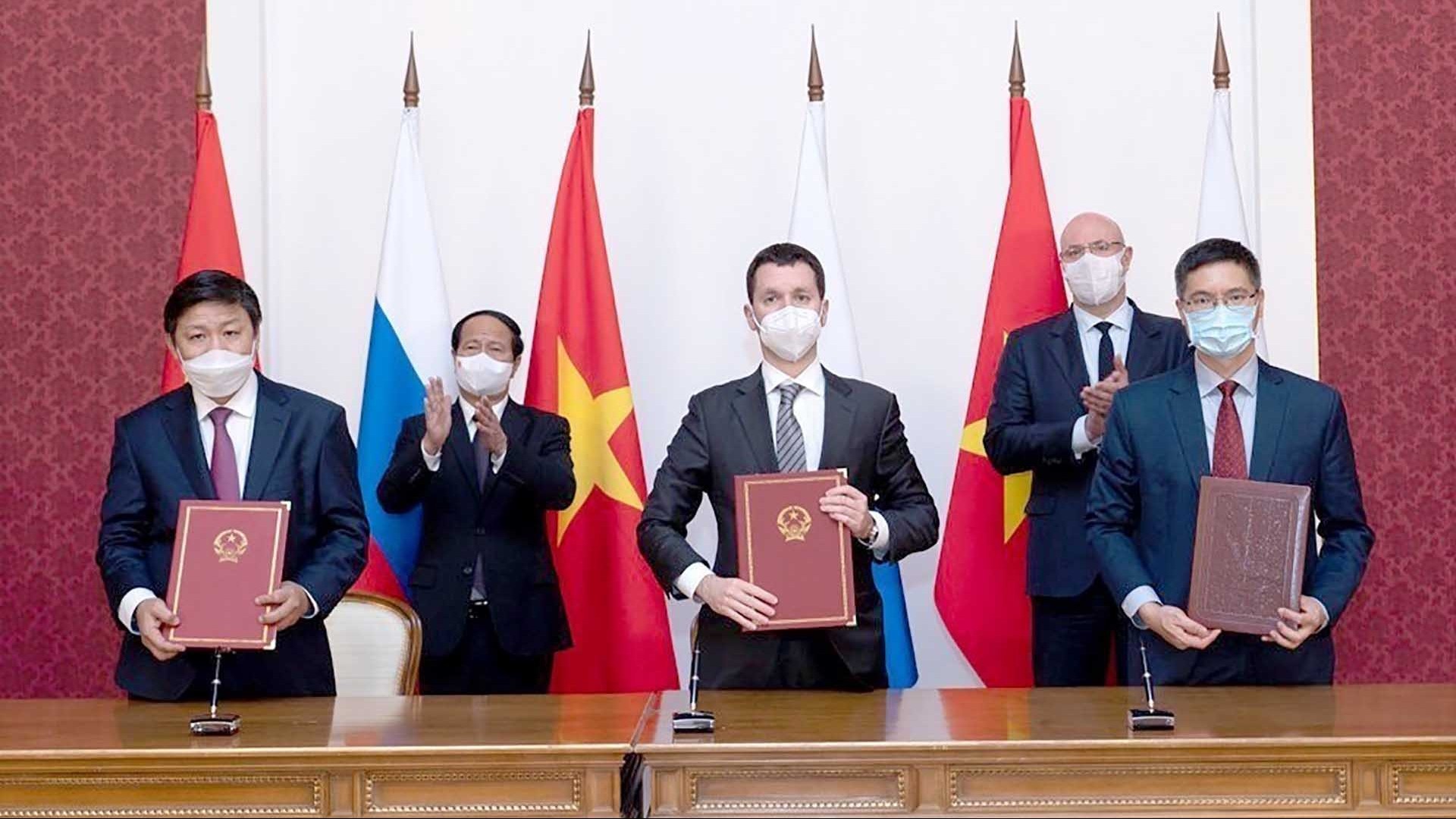 Phó Thủ tướng Lê Văn Thành hội kiến Phó Thủ tướng Nga Dmitry Chernyshenko