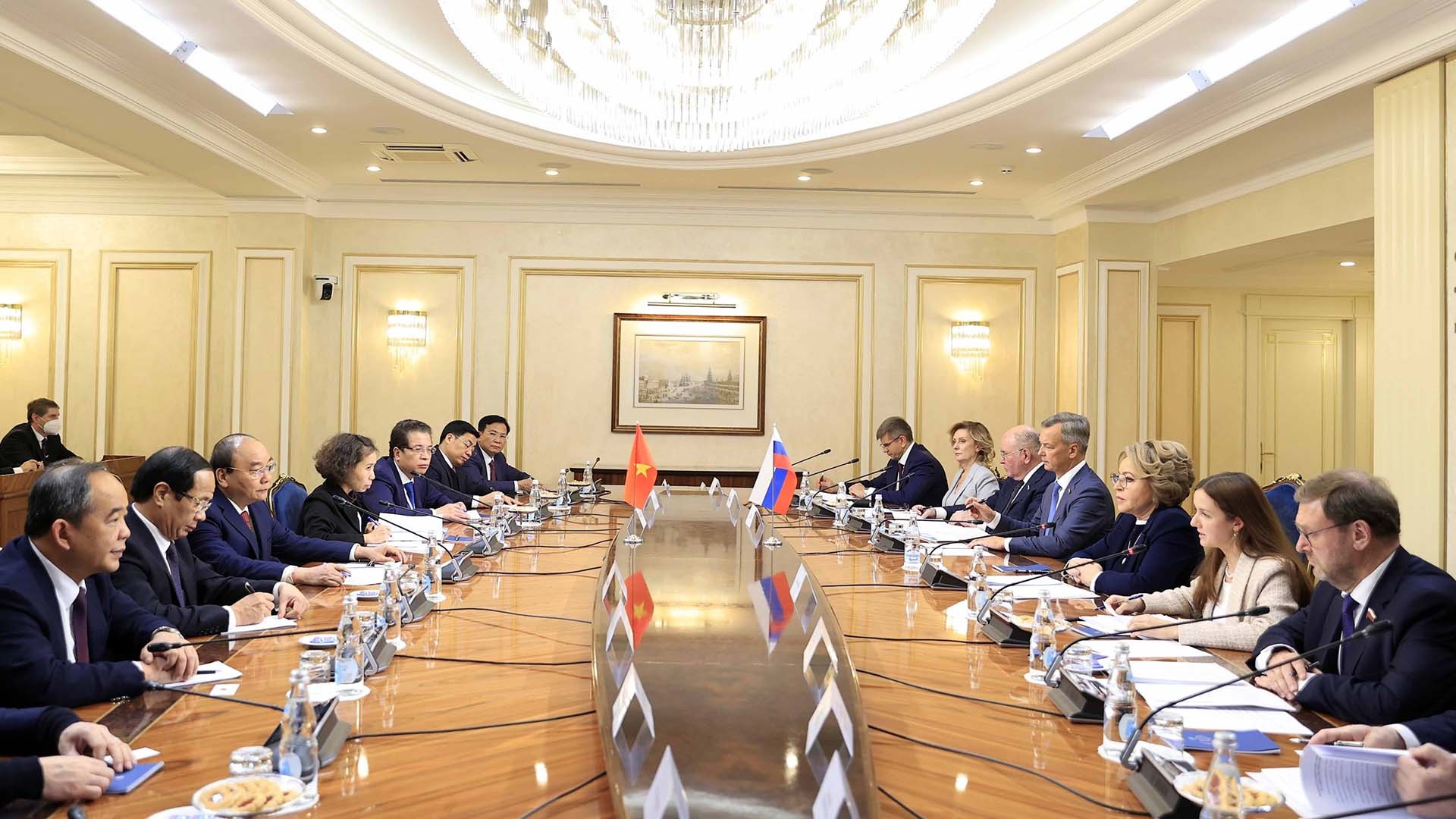 Quang cảnh buổi hội kiến giữa Chủ tịch nước Nguyễn Xuân Phúc và Chủ tịch Hội đồng Liên bang Nga Valentina Matvienko. (Nguồn: TTXVN) Quang cảnh buổi hội kiến giữa Chủ tịch nước Nguyễn Xuân Phúc và Chủ tịch Hội đồng Liên bang Nga Valentina Matvienko. (Nguồn: TTXVN)