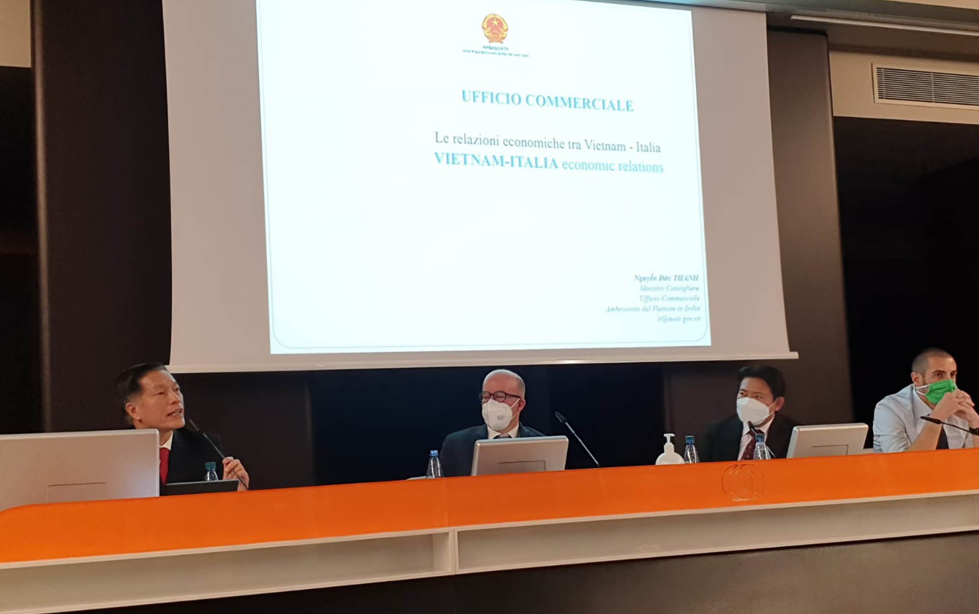 Tham tán Công sứ thương mại Việt Nam tại Italy Nguyễn Đức Thanh đã giới thiệu về sự phát triển năng động của Việt Nam.