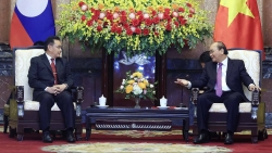 Chủ tịch nước Nguyễn Xuân Phúc tiếp Chủ tịch Quốc hội Lào Saysomphone Phomvihane