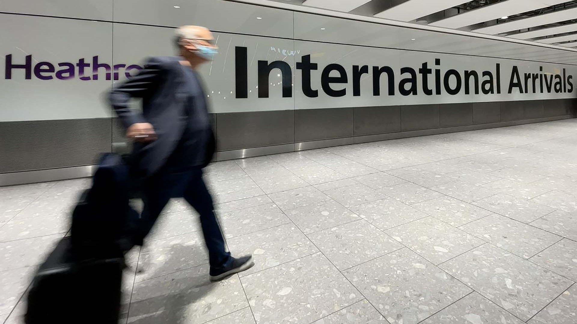 'Cú bồi' nguy hiểm - Omicron