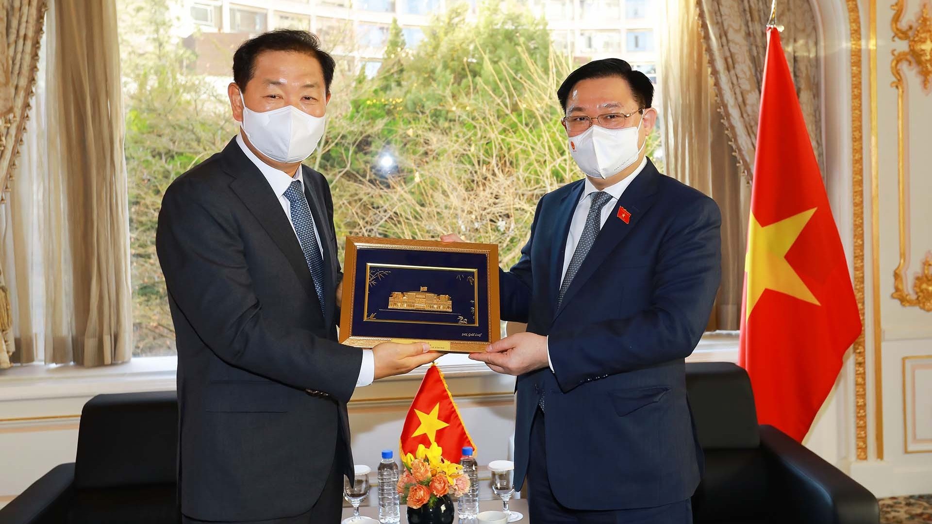 Chủ tịch Quốc hội Vương Đình Huệ tiếp các lãnh đạo doanh nghiệp Hàn Quốc