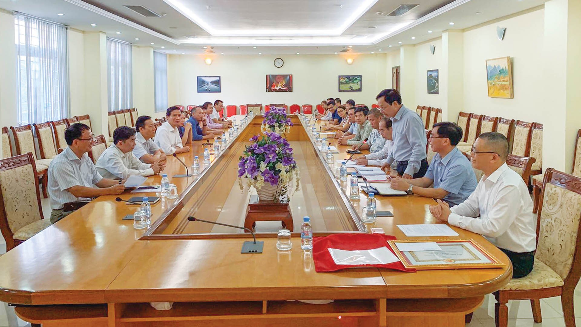 Công tác giáo dục chính trị, tư tưởng được Đảng bộ tại Campuchia thực hiện thường xuyên.