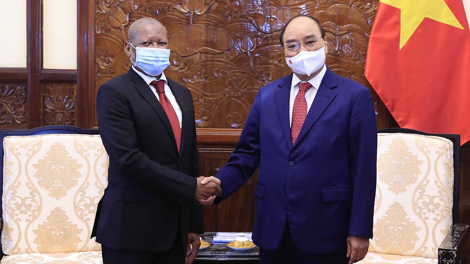 Chủ tịch nước Nguyễn Xuân Phúc tiếp Đại sứ Nam Phi tại Việt Nam