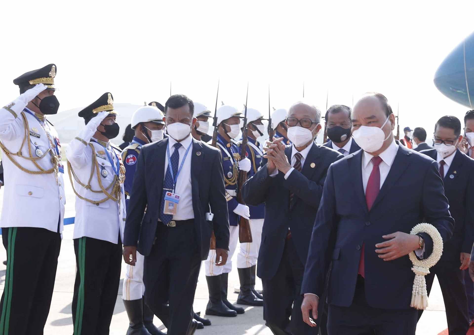 Chủ tịch nước Nguyễn Xuân Phúc đến Phnom Penh, bắt đầu chuyến thăm cấp nhà nước Vương quốc Campuchia Chủ tịch nước Nguyễn Xuân Phúc đến Phnom Penh, bắt đầu chuyến thăm cấp nhà nước Vương quốc Campuchia