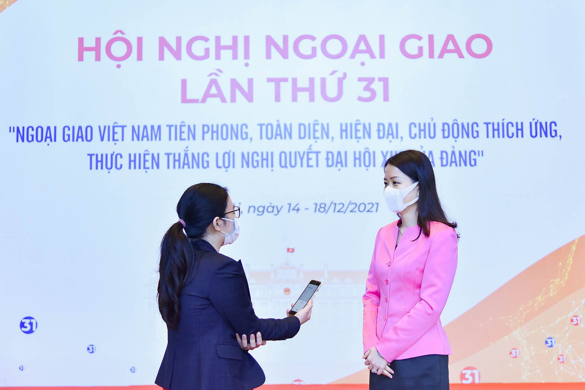 Trợ lý Bộ trưởng, Vụ trưởng Vụ Tổng hợp kinh tế Nguyễn Minh Hằng trả lời phỏng vấn Báo TG&VN. (Ảnh: N.Hồng) Trợ lý Bộ trưởng, Vụ trưởng Vụ Tổng hợp kinh tế Nguyễn Minh Hằng trả lời phỏng vấn Báo TG&VN. (Ảnh: N.Hồng)