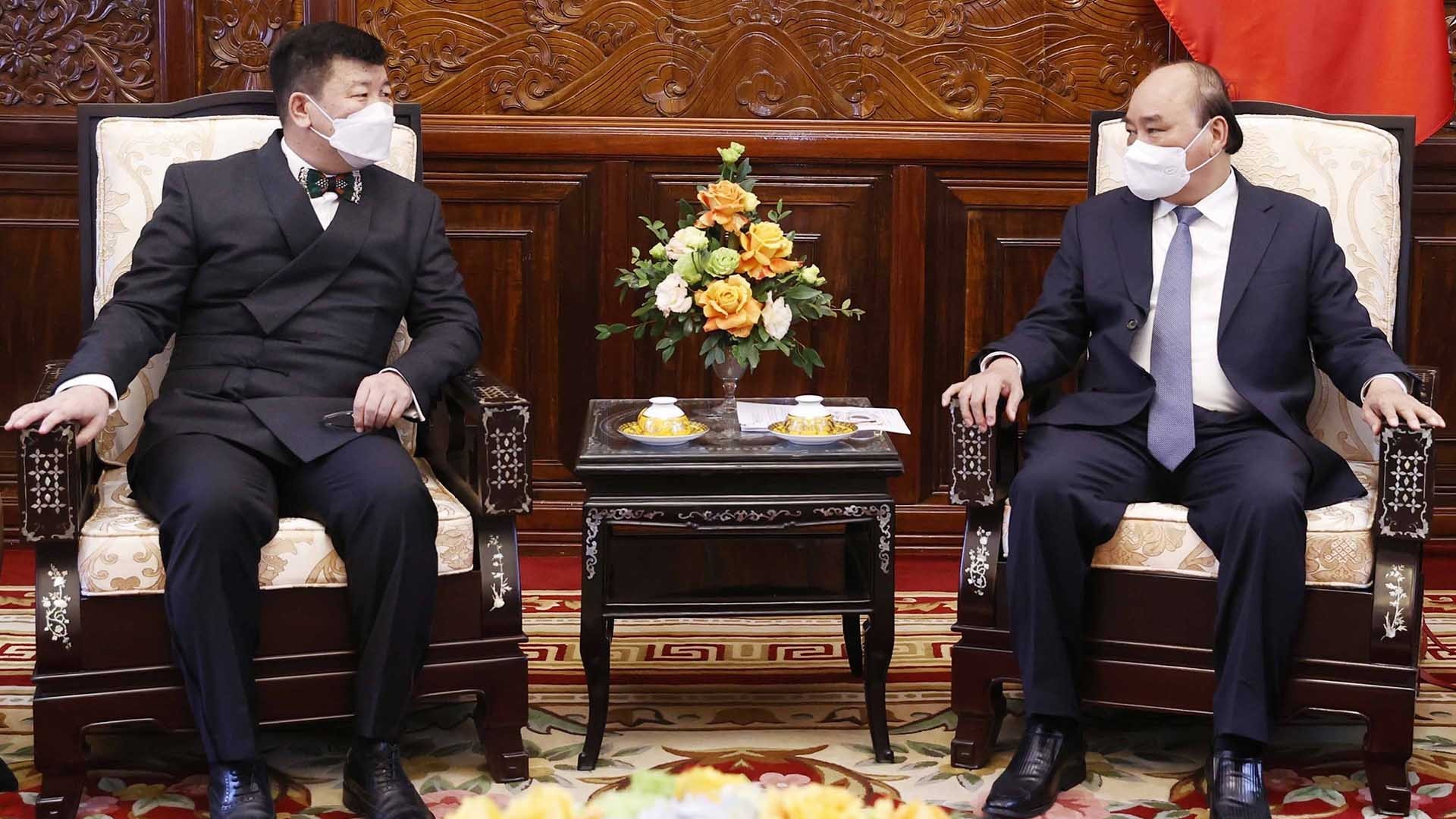 Chủ tịch nước Nguyễn Xuân Phúc tiếp các Đại sứ trình Quốc thư