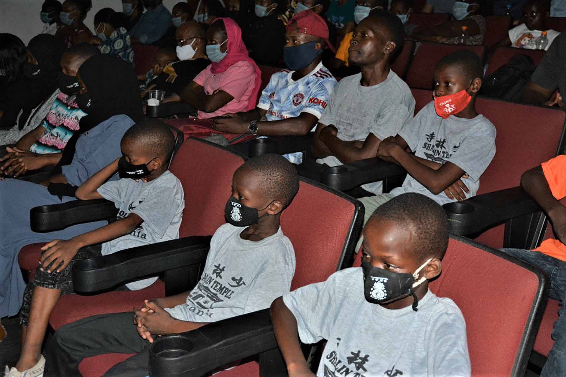 Khán giả nhí Tanzania thưởng thức phim Việt Nam. Khán giả nhí Tanzania thưởng thức phim Việt Nam.