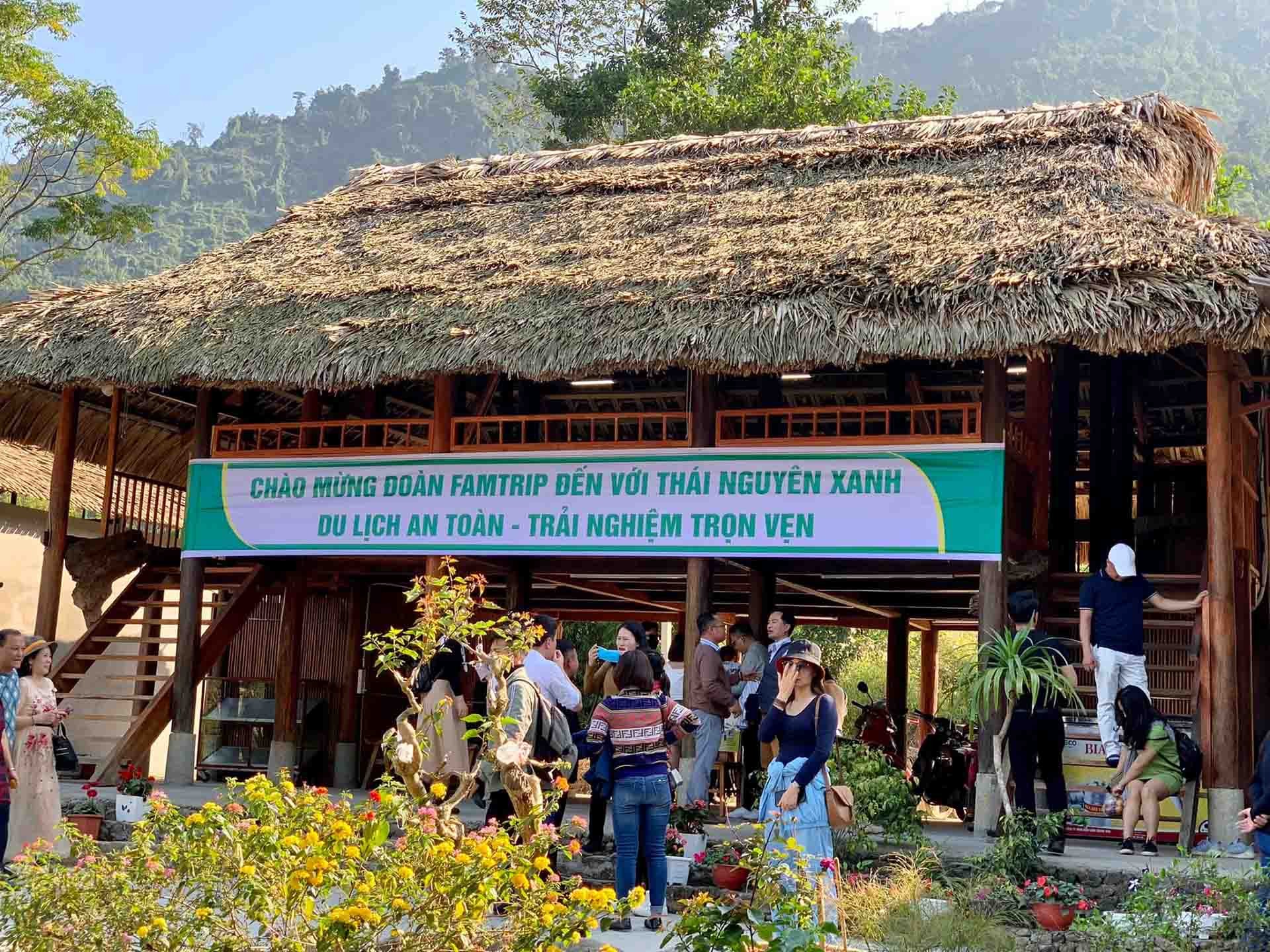 ‘Sống trọn vẹn ở Việt Nam’