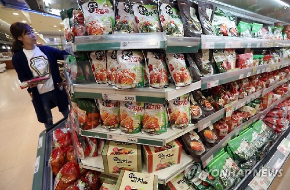 Kinh tế thế giới nổi bật (17-23/2): Nga không sụp đổ vì trừng phạt, khí đốt Moscow ‘chơi khó’ châu Âu, bán lẻ Anh-Đức cạnh tranh