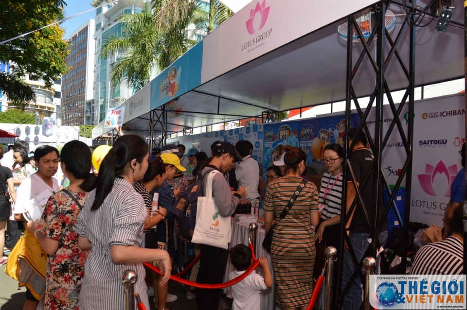 viet nam nhat ban cung nam chat tay nhau trong nang dep chan hoa