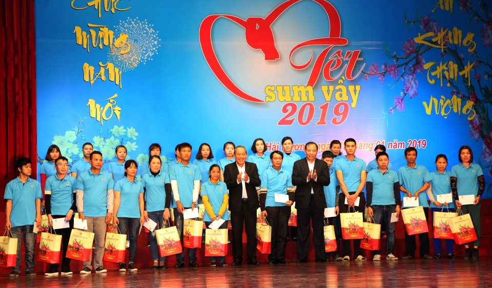 Phó Thủ tướng Thường trực tặng quà Tết công nhân tỉnh Hải Dương tin nhap 20190119211645