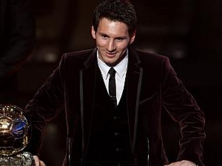 Messi đến Ai Cập chống... viêm gan C