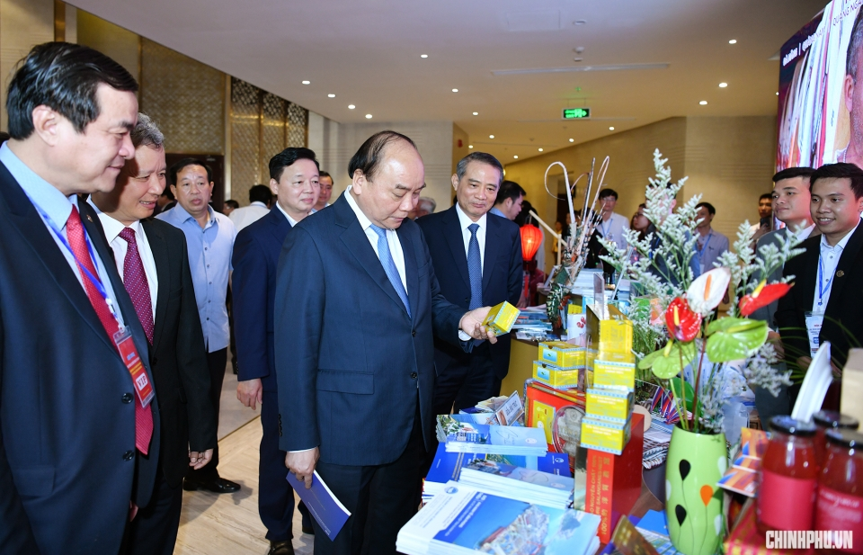 Thủ tướng: Không thể hời hợt, bán rẻ giá trị văn hóa du lịch Việt Nam