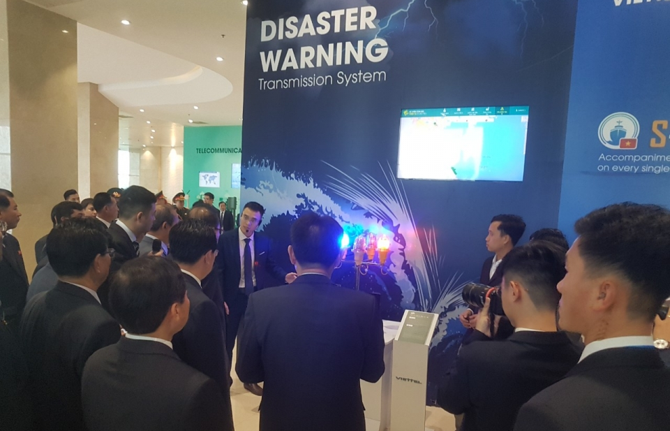 Phái đoàn Triều Tiên thăm tổ hợp nghiên cứu, sản xuất thiết bị dân sự của Viettel