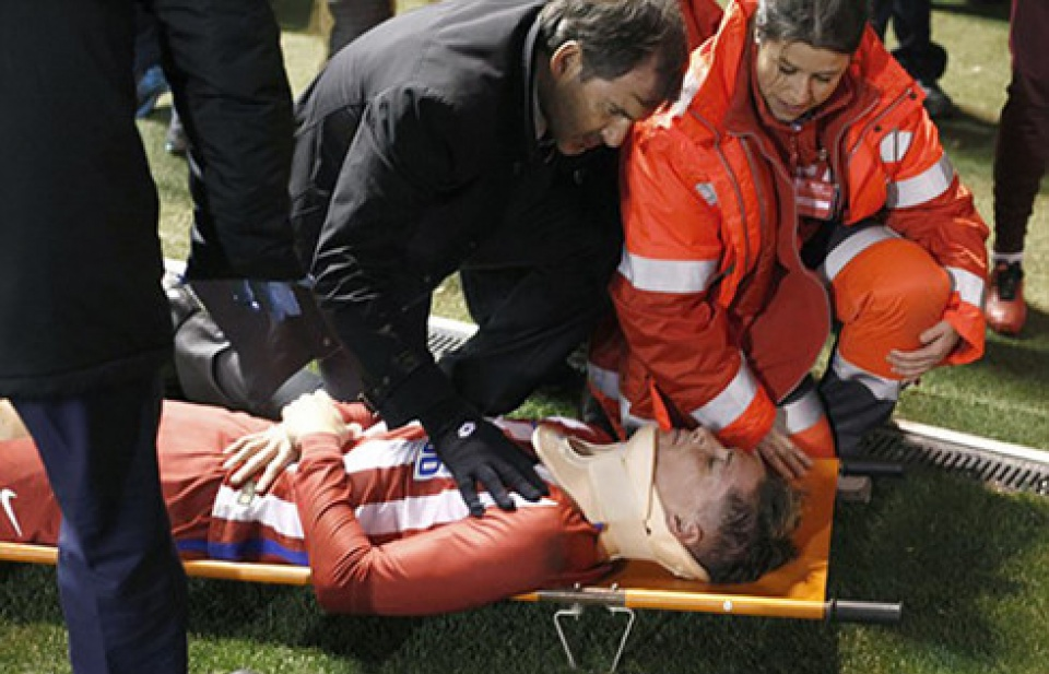 Torres mất trí nhớ tạm thời sau cú ngã kinh hoàng