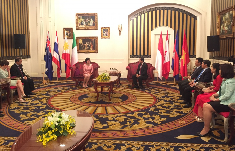 Bí thư Tỉnh ủy Bà Rịa - Vũng Tàu gặp gỡ ngoại giao đoàn