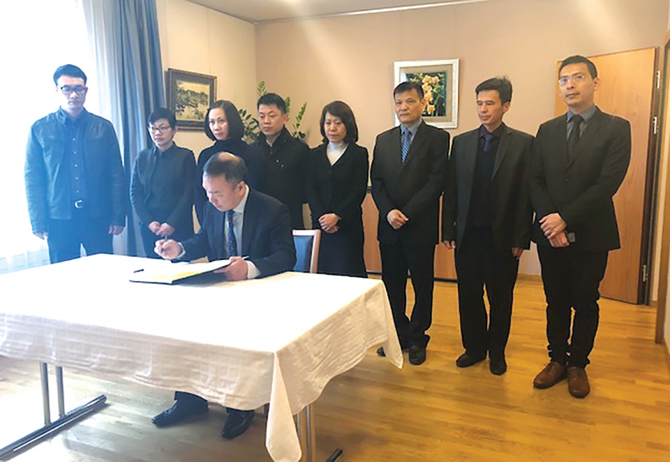 hoat dong tuong nho nguyen thu tuong phan van khai o nuoc ngoai