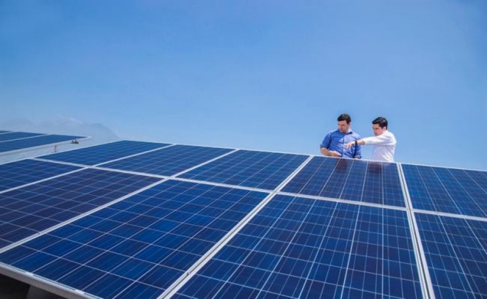 Mỹ tiến gần hơn đến việc áp thuế khủng lên pin Mặt trời nhập khẩu từ Đông Nam Á Mỹ tiến gần hơn đến việc áp thuế khủng lên pin Mặt trời nhập khẩu từ Đông Nam Á