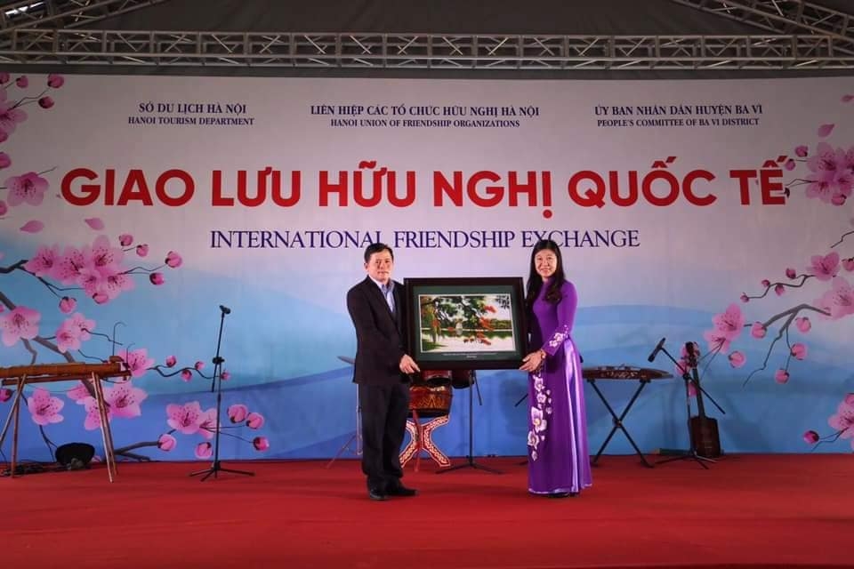 Ấn tượng chuyến du xuân hữu nghị về vùng Tản viên Sơn Thánh an tuong chuyen du xuan hu u nghi ve vung tan vien son thanh