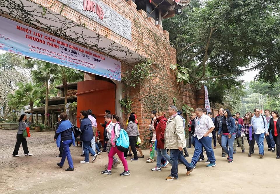 an tuong chuyen du xuan hu u nghi ve vung tan vien son thanh