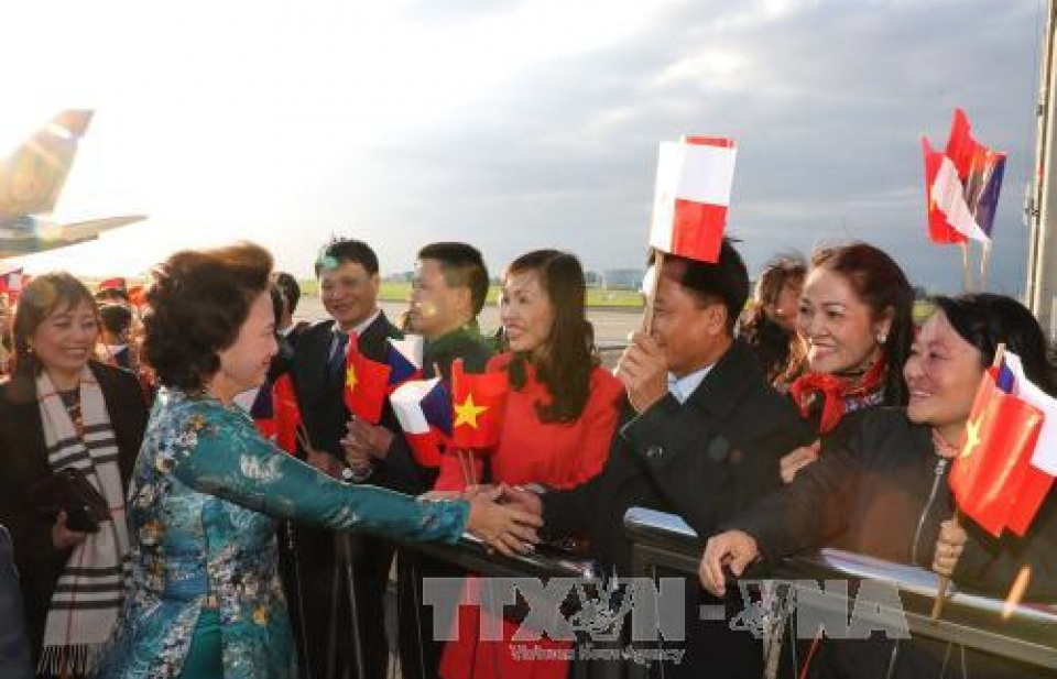 Chủ tịch Quốc hội thăm và làm việc với Đại sứ quán Việt Nam tại Czech