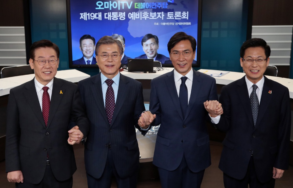 Bầu cử Tổng thống Hàn Quốc: Ông Moon Jae-in tiếp tục dẫn đầu trong thăm dò dư luận