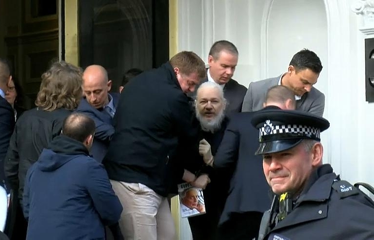 Cha của nhà sáng lập WikiLeaks kêu gọi Thủ tướng Australia can thiệp