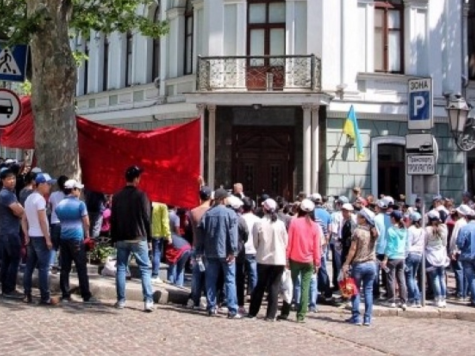 Bảo vệ quyền lợi chính đáng của cộng đồng người Việt Nam tại Odessa