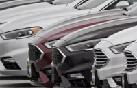 cu huych cho thi phan o to chay pin