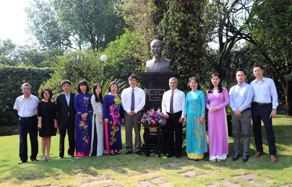 Kỷ niệm 129 năm ngày sinh và 50 năm thực hiện di chúc của Chủ tịch Hồ Chí Minh tại Mexico