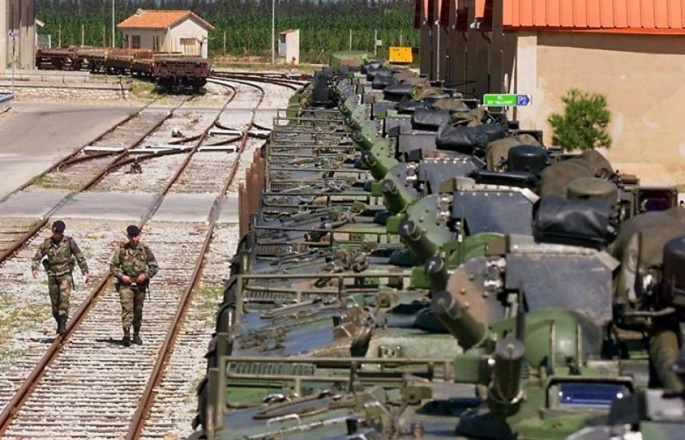 Pháp bắt giữ một thanh niên ăn trộm bệ phóng tên lửa của quân đội