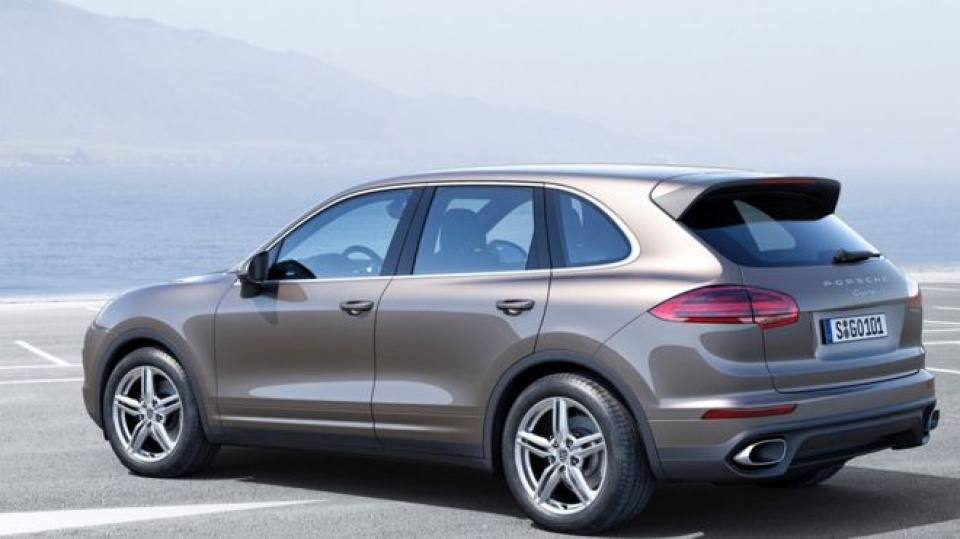 duc thu hoi hon 22000 xe porsche cayenne do loi he thong xa thai