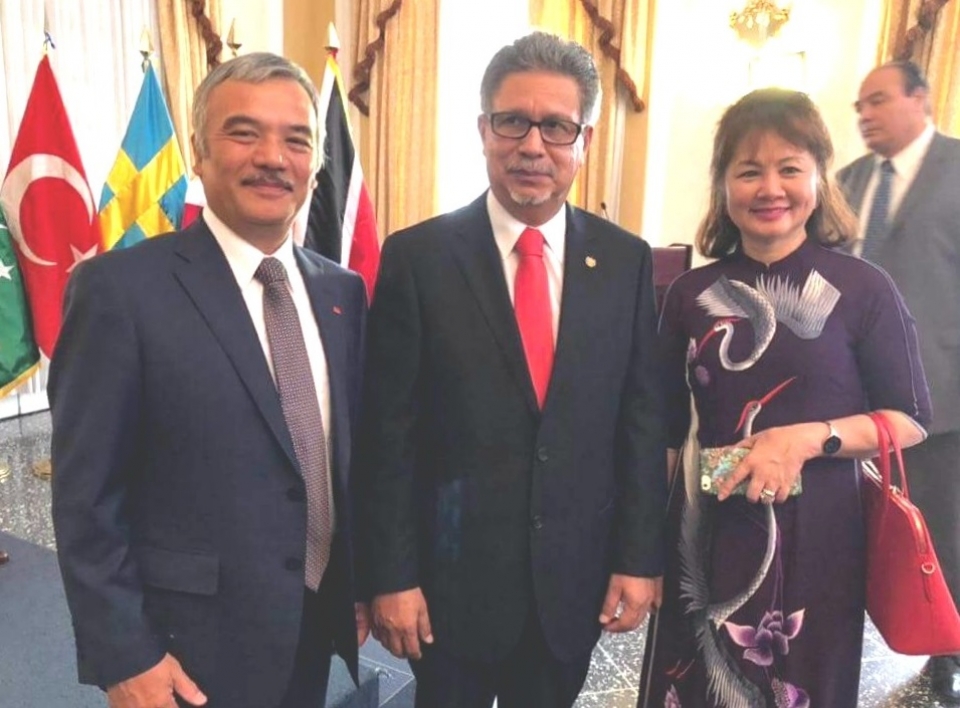 Đại sứ Nguyễn Hoài Dương trình Thư ủy nhiệm tại El Salvador dai su nguyen hoai duong trinh thu uy nhiem tai el salvador