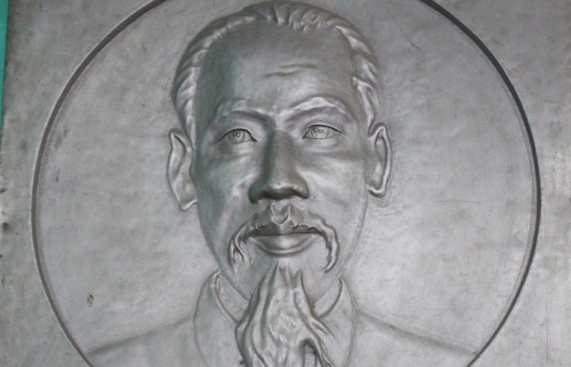 Người thợ rèn tạc chân dung Bác Hồ