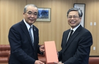 phu nhan bo truong ngoai giao nhat ban an tuong voi canh sac ho guom