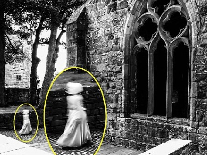 Công bố bức ảnh bóng ma tại lâu đài cổ