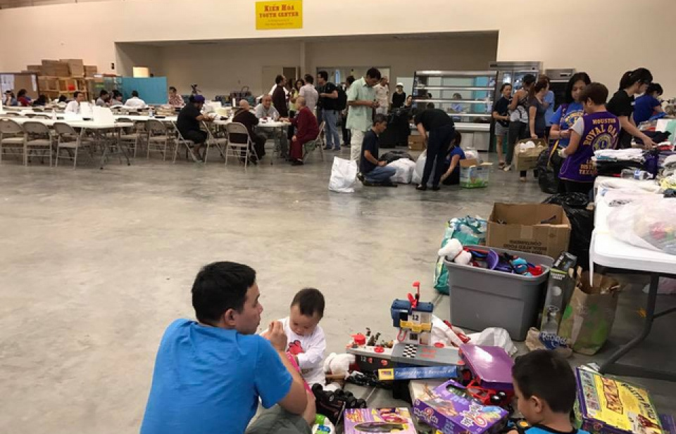 Mỹ: Ấm lòng tình đồng bào trong siêu bão Harvey