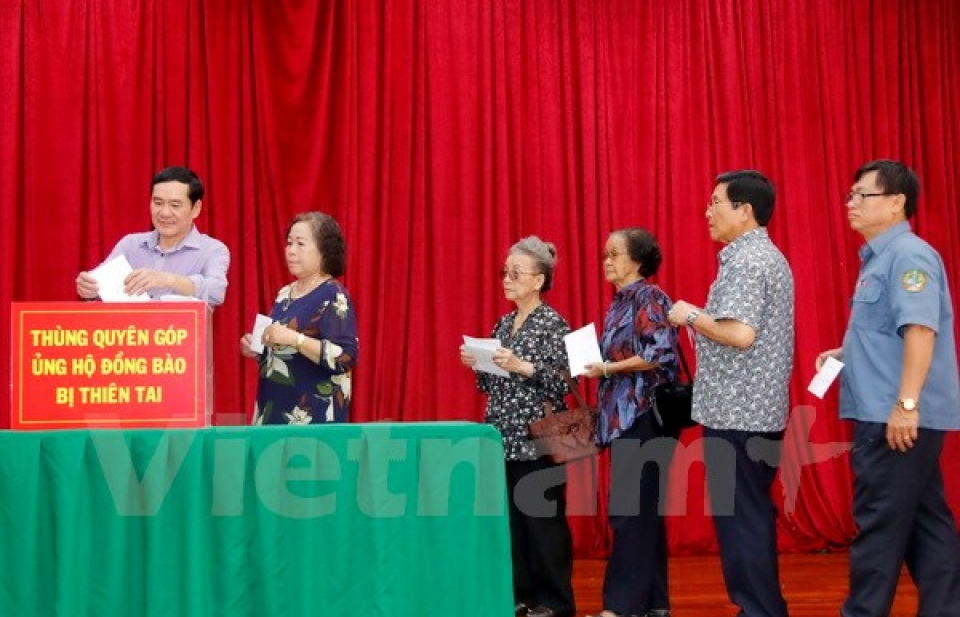 Người Việt ở Lào ủng hộ đồng bào bị thiên tai