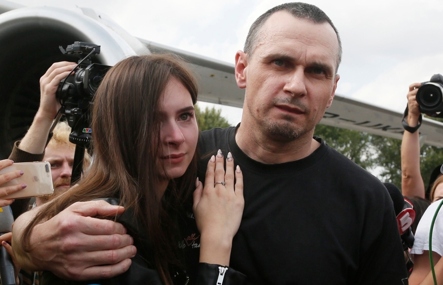 Nhà làm phim Sentov và 24 thủy thủ Ukraine nằm trong đợt trao đổi tù nhân với Nga