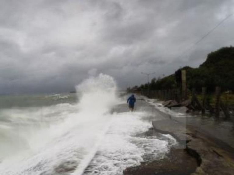 Bão số 6 suy yếu dần thành áp thấp nhiệt đới