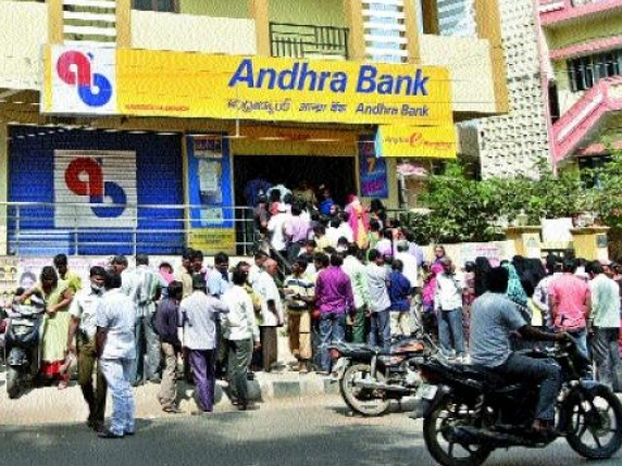 Người dân Ấn Độ đổ xô đi đổi tiền mới