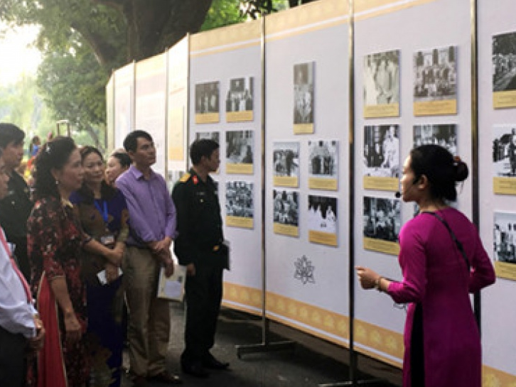 Triển lãm 130 bức ảnh quý về hoạt động ngoại giao của Bác Hồ