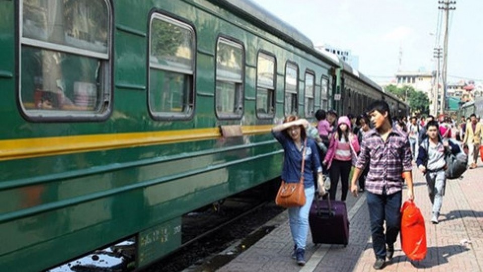 Đổi, trả vé tàu Tết Quý Mão sẽ được khấu trừ 30%