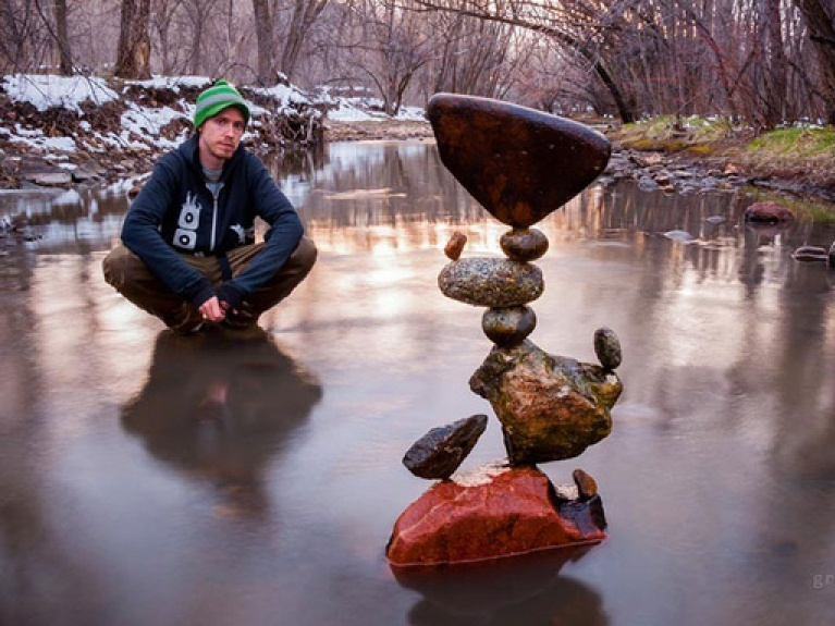 Người nghệ sĩ khiến đá cũng biết… “thiền”