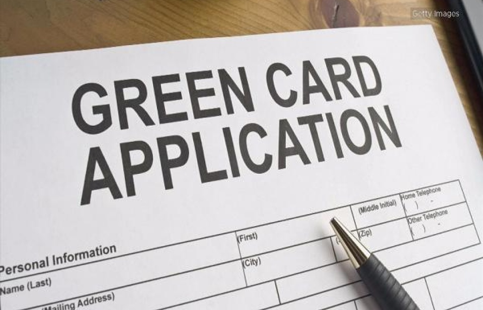 Tổng thống Mỹ tuyên bố sẽ hủy bỏ chương trình cấp thẻ xanh thông qua quay xổ số