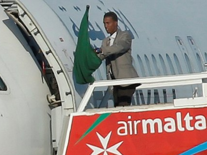 Vụ cướp máy bay Libya: Không tặc đầu hàng